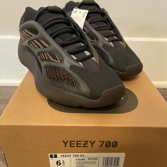 Yeezy 700 - Picture 1 of 1